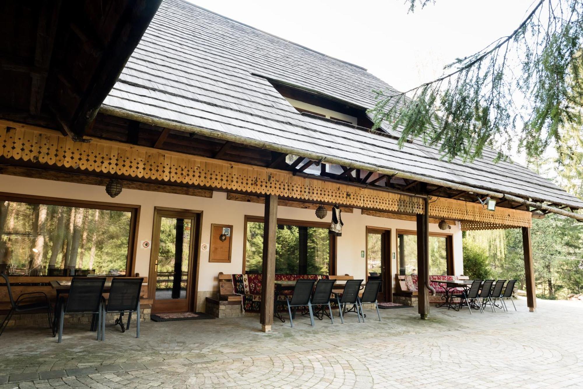 Pensiunea Casa Bunicilor Mînăstirea Humorului Exterior foto